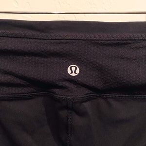 LuluLemon Knee Length Workout Leggings with cute Ruching details